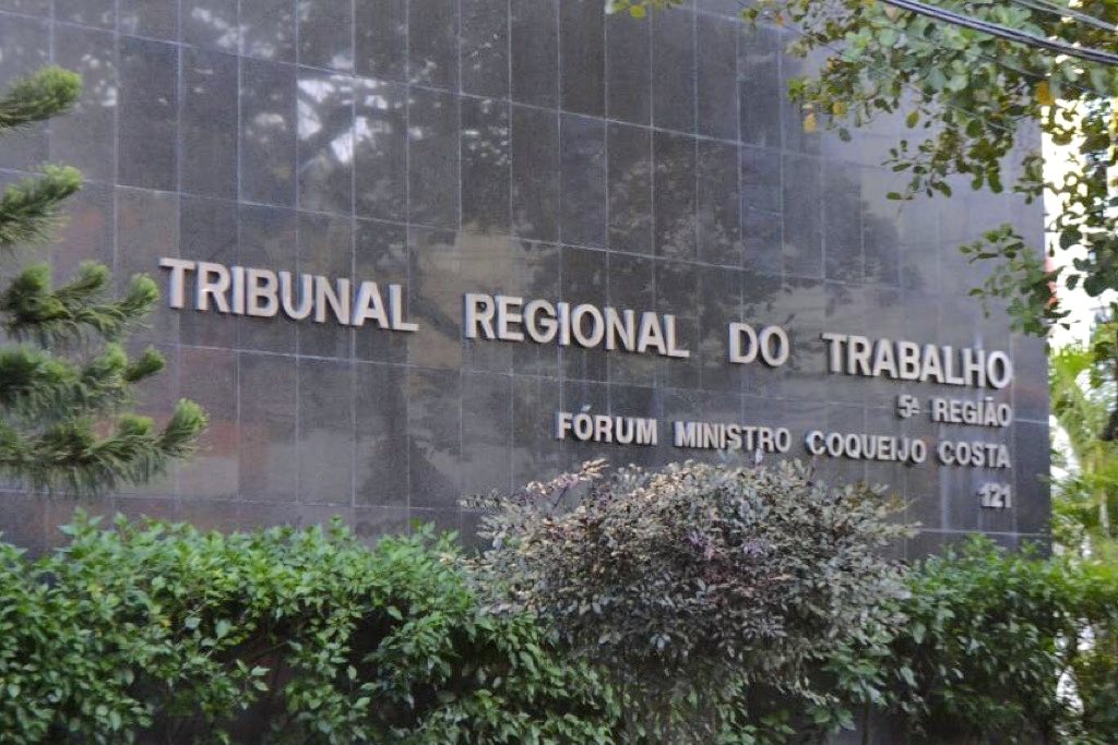 Juiz federal determina o afastamento de desembargadores do TRT-5