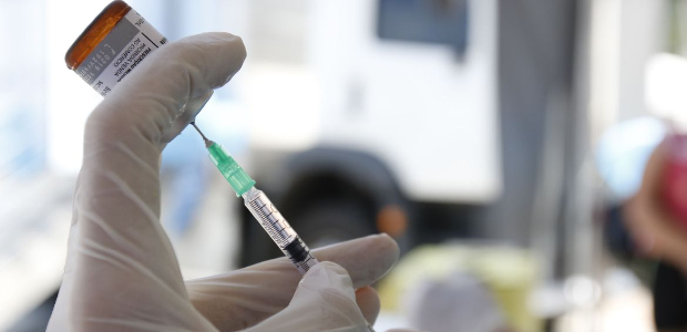 Rede pede apresentação de relatório semanal sobre compra de vacina